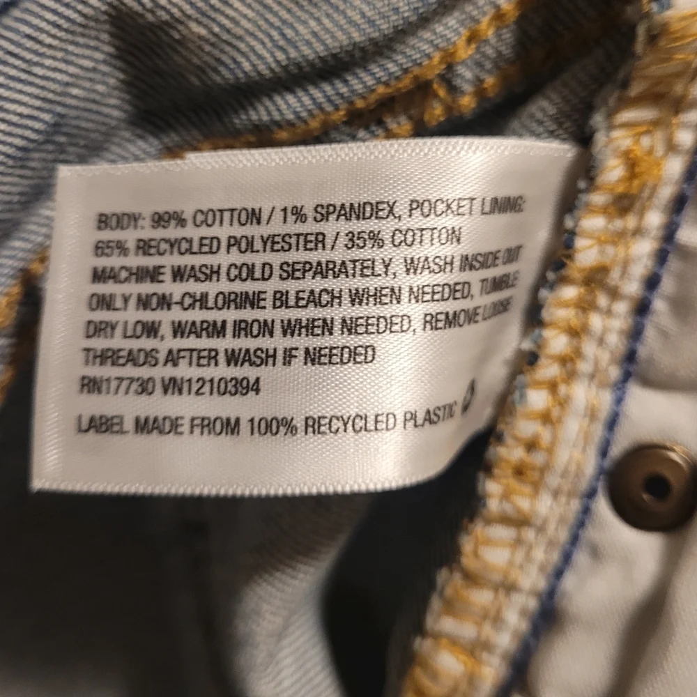 Medium wash high rise shorties - Picture 6 of 10